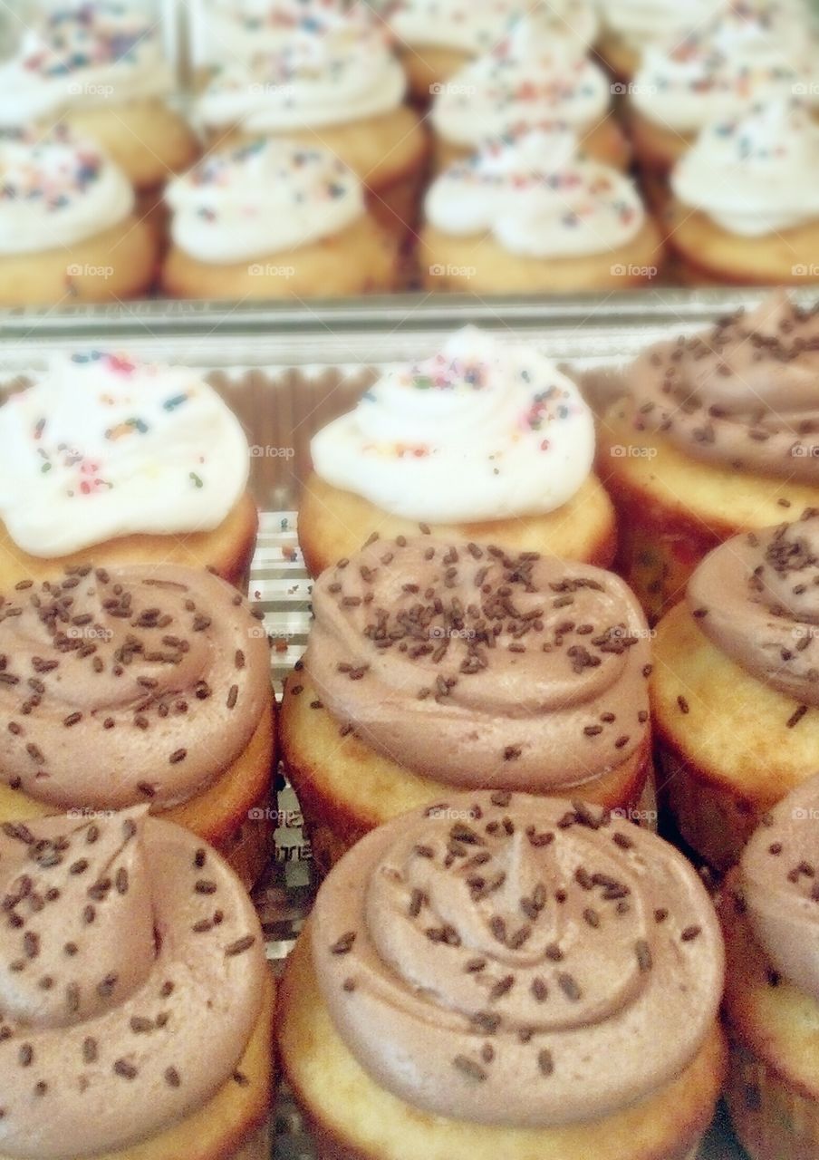Chocolate and vanilla cupcakes with sprinkles