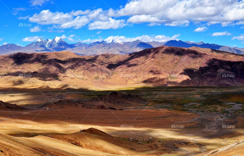 hiki in the himalaya mountains in Tibet