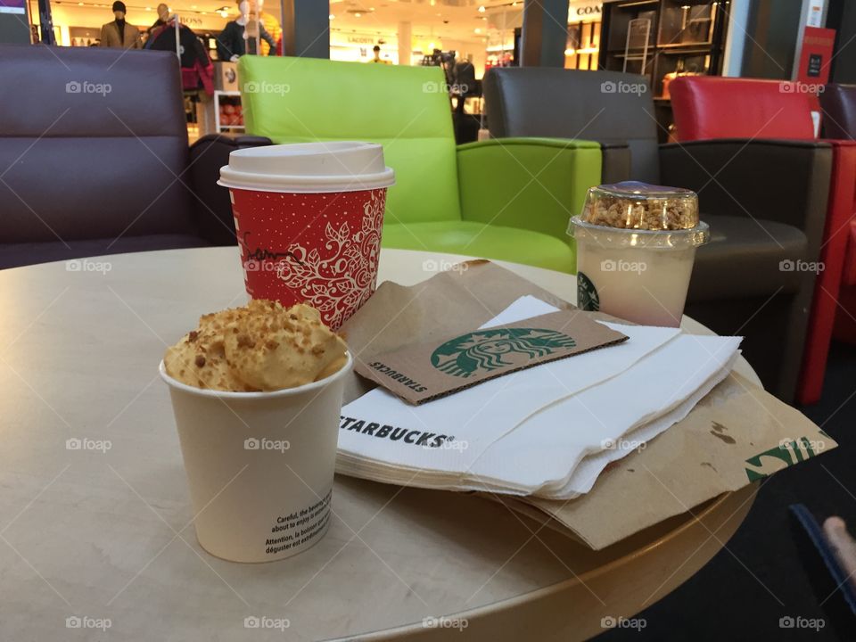 Starbucks love. Winter. Airport times