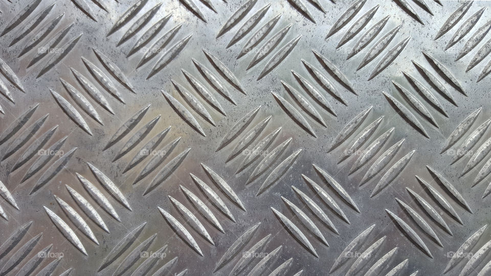 Symmetric pattern on steel metal 
