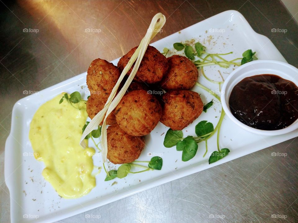 Bolinho de aipim com carne seca
