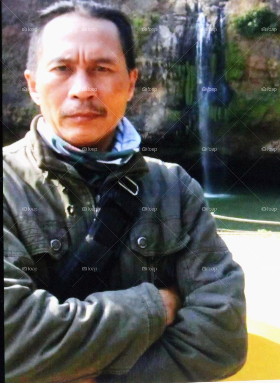 I never thought that I would be in a place far away but beautiful enough to be enjoyed, so I dared to stand in front of the camera as a sign that I was in that beautiful place.