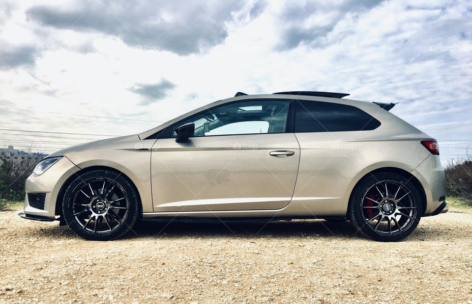 Seat Leon FR display atmosphere