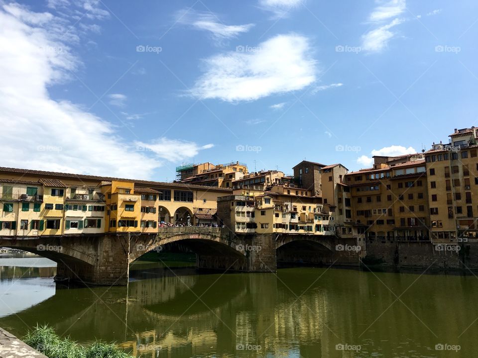 Gorgeous views of this historical bridge in Fluorence