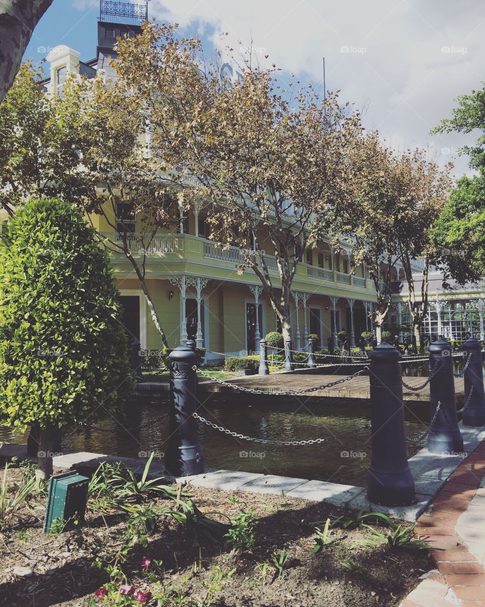 Absolutely love this style of this old looking hotels! Cape Town as some of the best architecture!