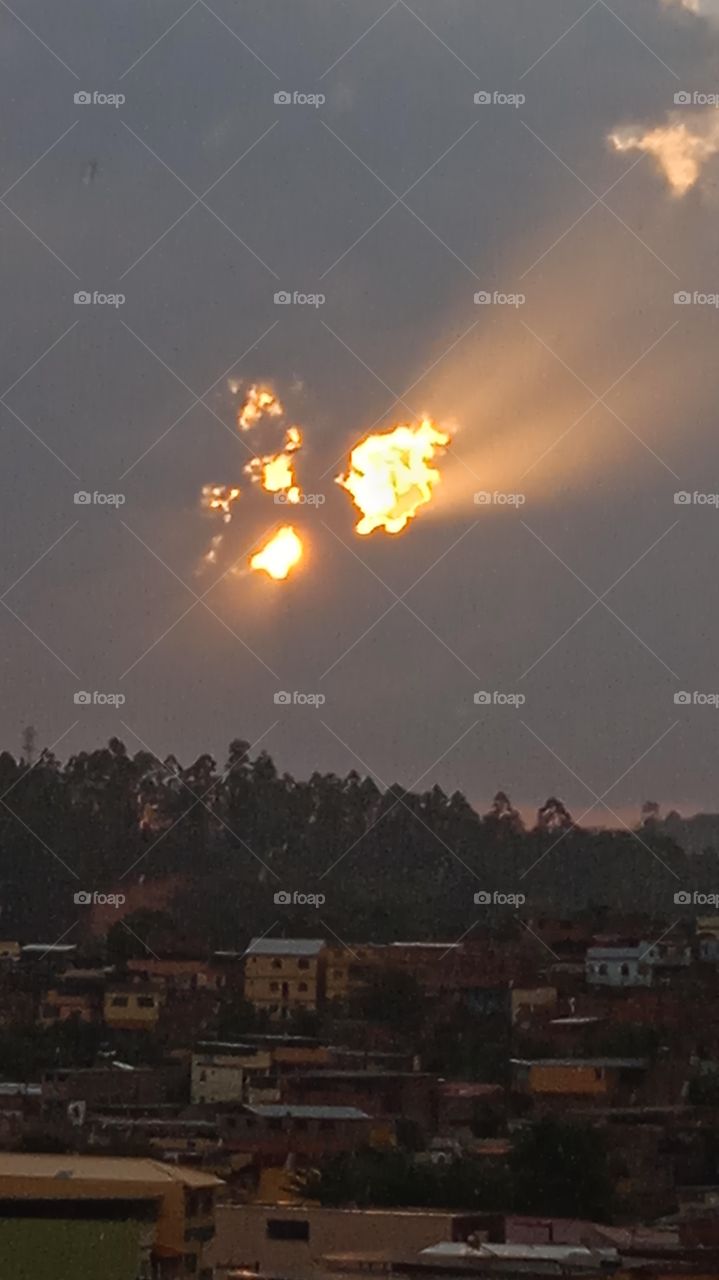 tarde de sol com uma bela chuva
