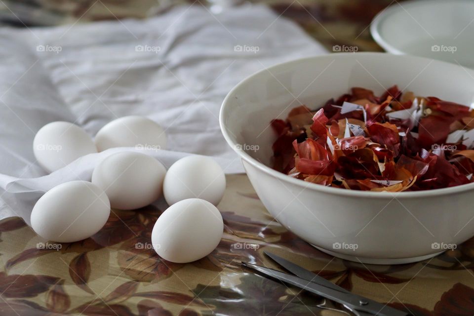 Colouring Easter eggs with onion peels