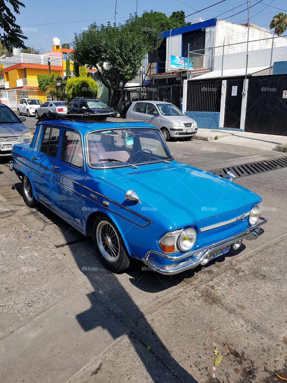 lindo clásico carro