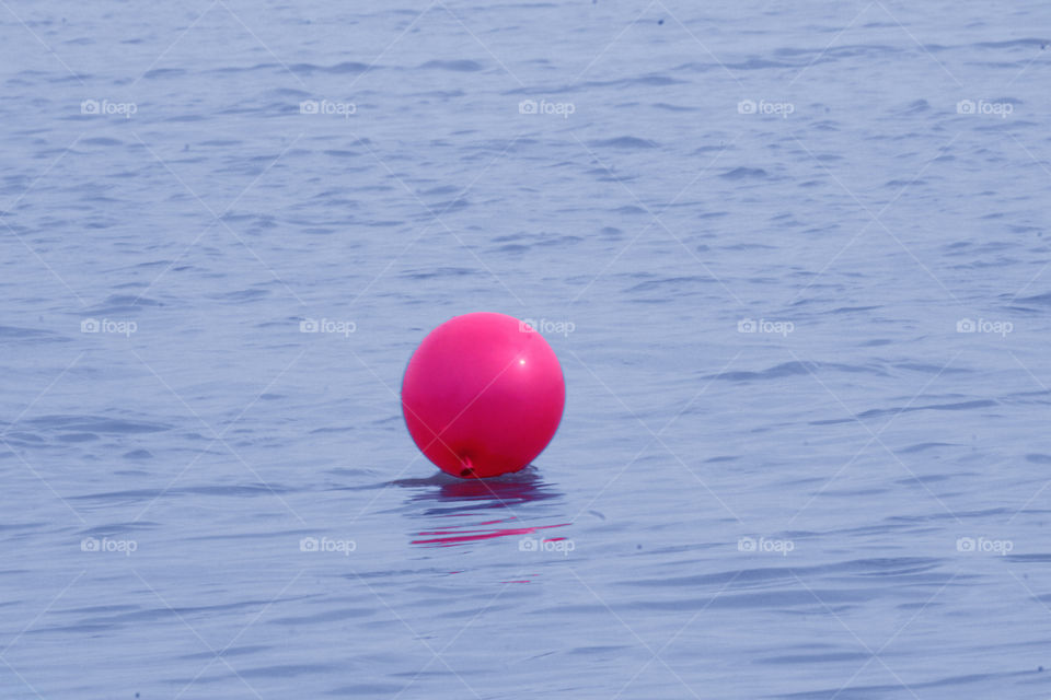 balloon on water