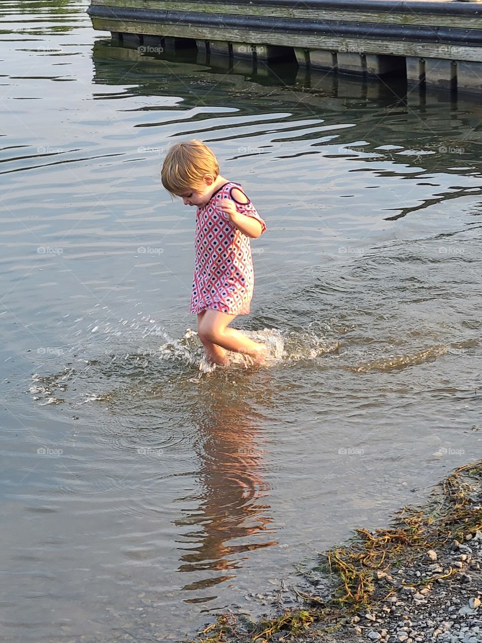 baby splashing