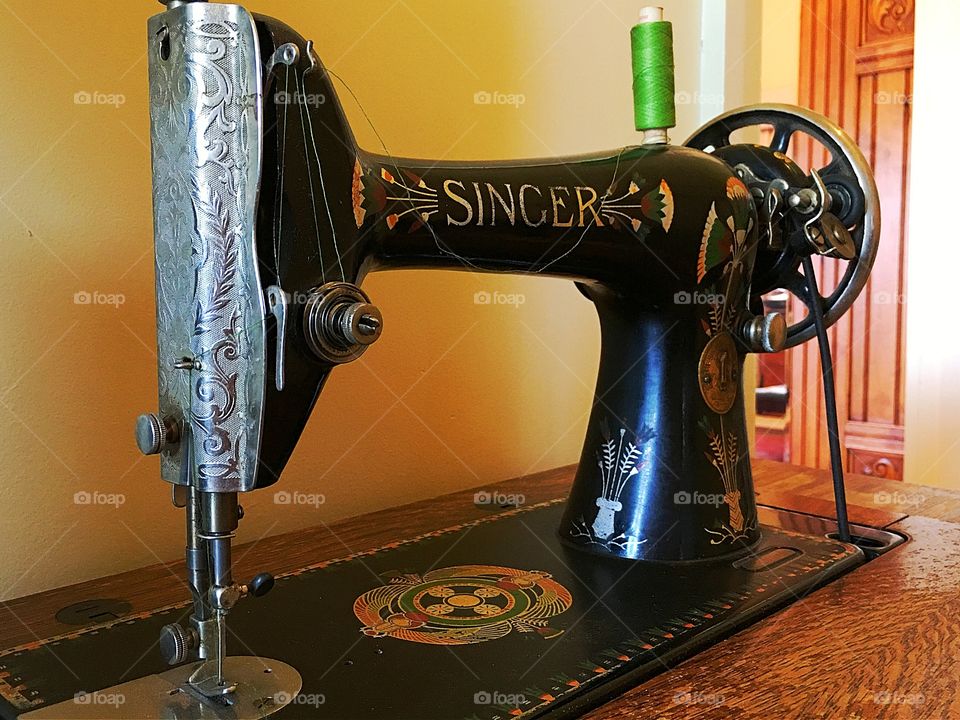 1928 singer treadle sewing machine with Egyptian art tole motifs