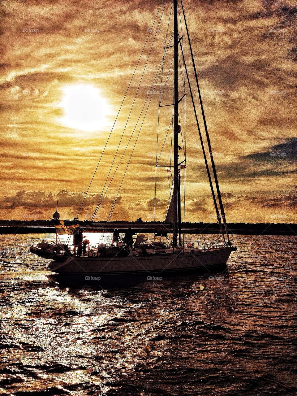 Sailing to the harbour 