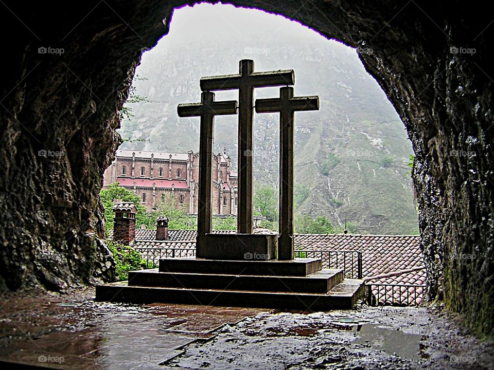 Cruces en cueva Covadonga Asturias