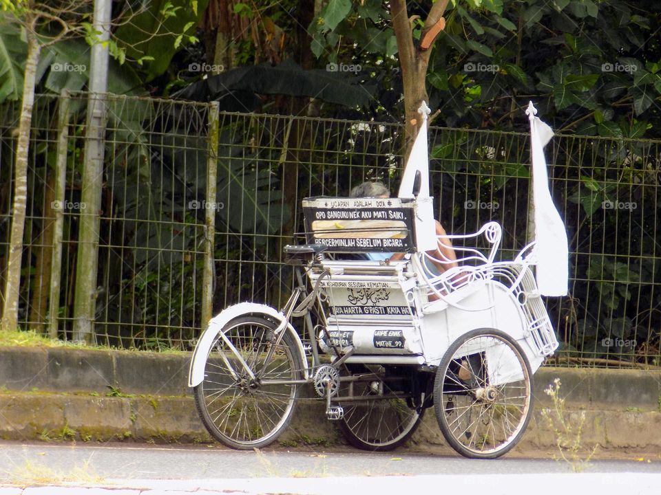 Tricycle rickshaw