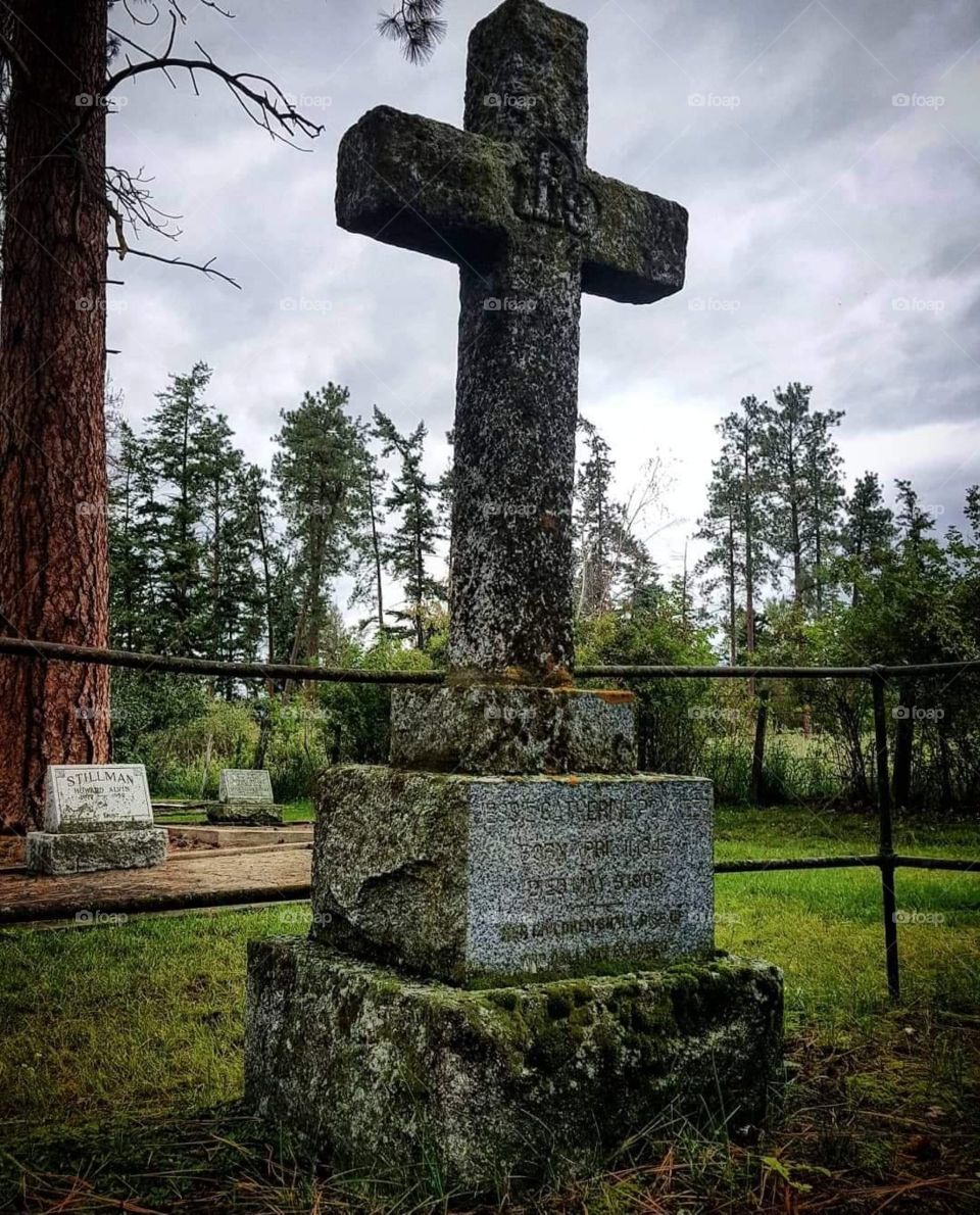 Deceased But Not Forgotten 🥀
A Very Old Tomb Stone 👻