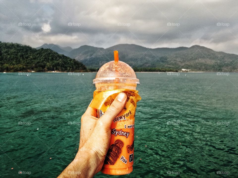 Fruitshake on the sea