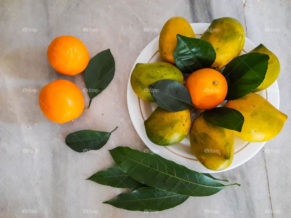Mango and Tangerine fruits with leaves