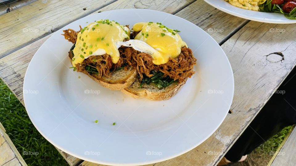 Pulled pork eggs Benny