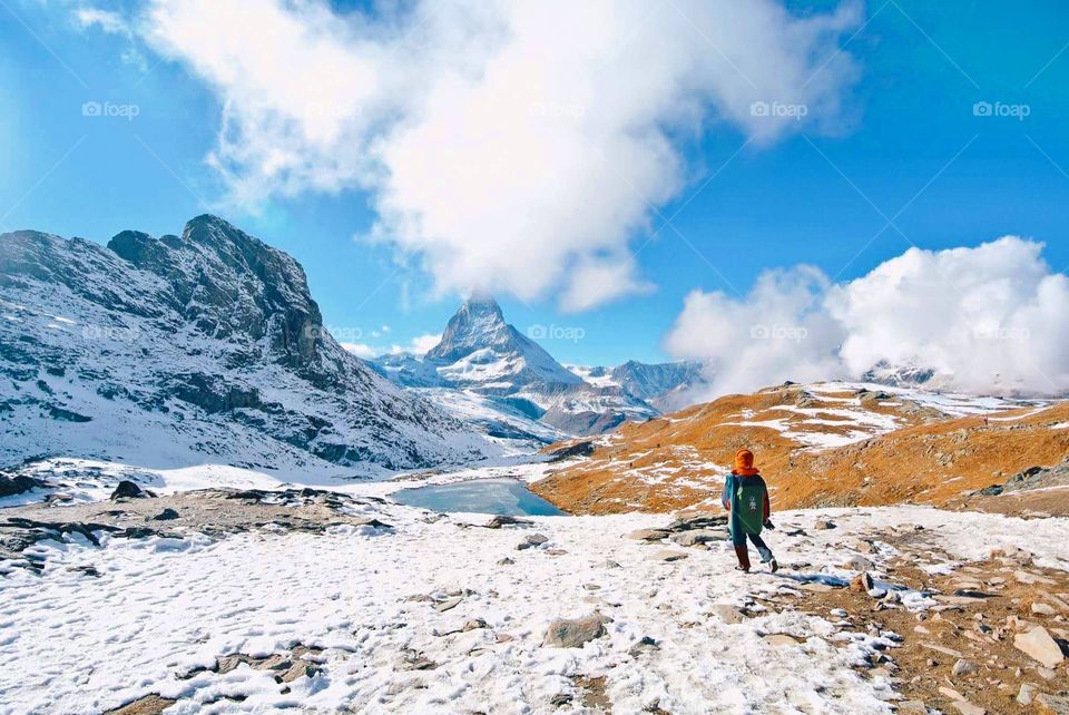Sky, mountains, lakes are excellent schoolmasters - teach us to be possitive.
#FotoTravelio #Matterhorn #Zermatt #Switzerland 🇨🇭