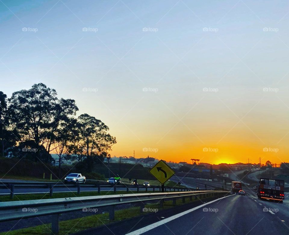 
🌄🇺🇸 An extremely beautiful dawn in Jundiaí, interior of Brazil. Cheer the nature! / 🇧🇷 Um amanhecer extremamente bonito em Jundiaí, interior do Brasil. Viva a natureza! 
