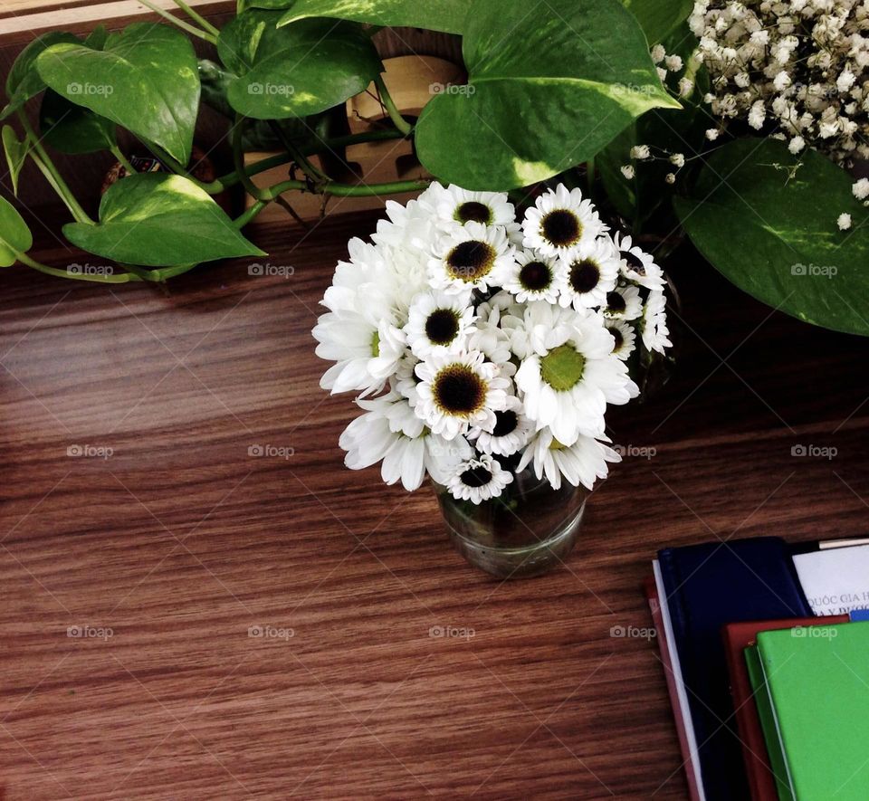 The desk, for anyone in our lives, can be the place where we spend the most time of the day, a place that is somehow like a small corner of each person's soul.