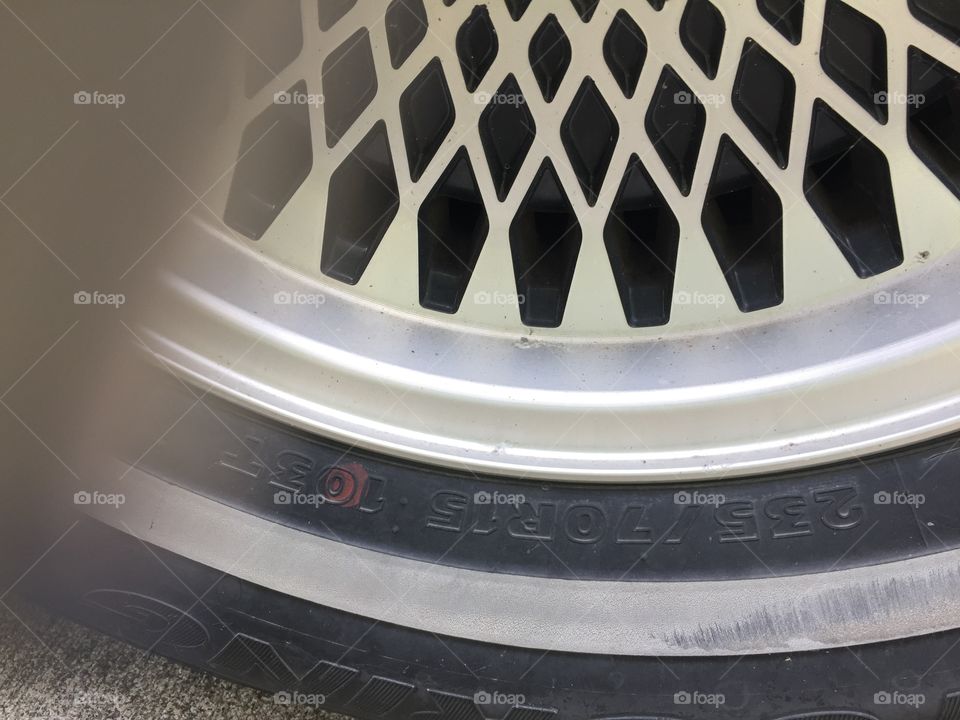 Tire side wall