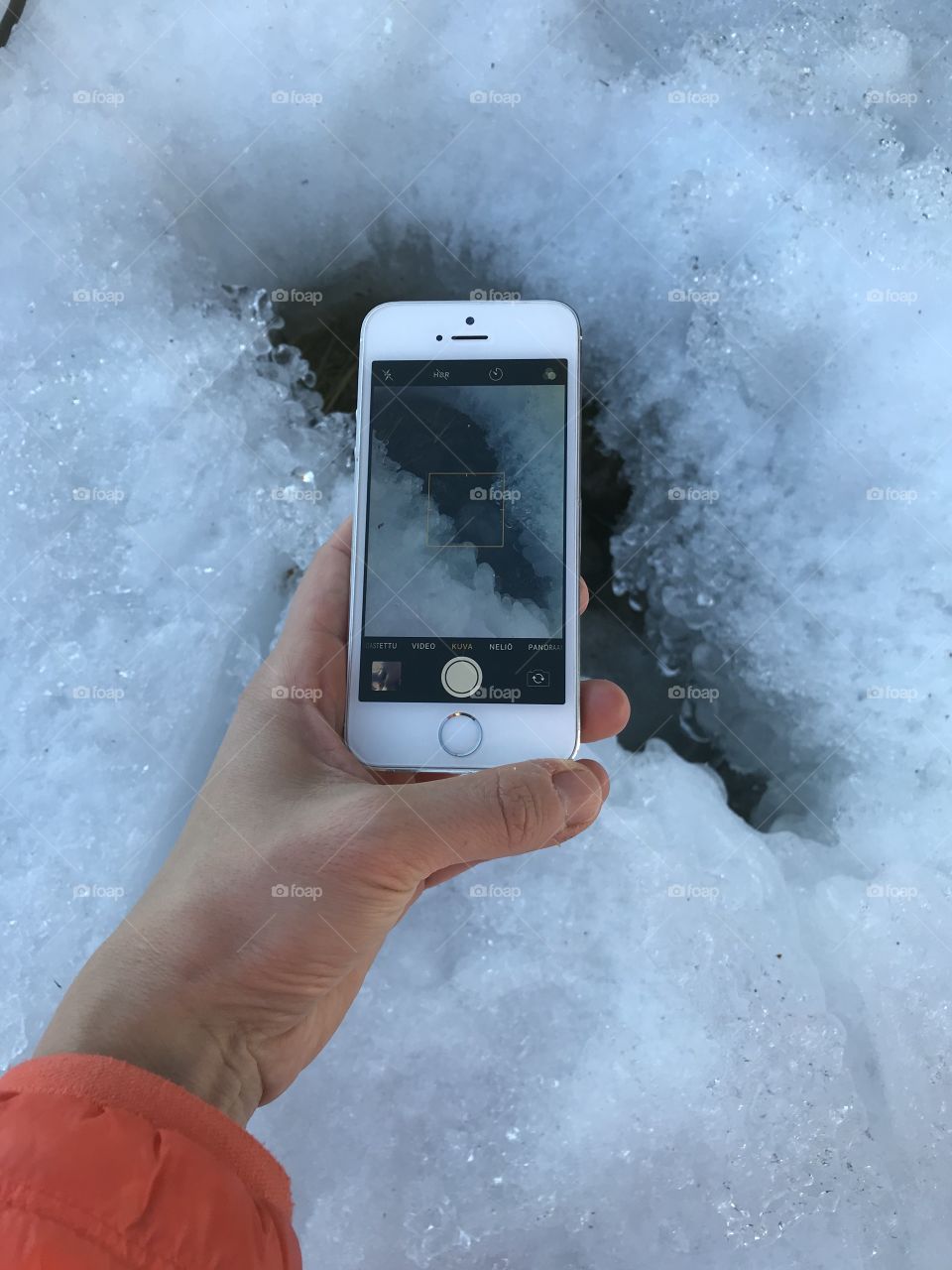 Apple iphone 5 taking a pic on a winters day 