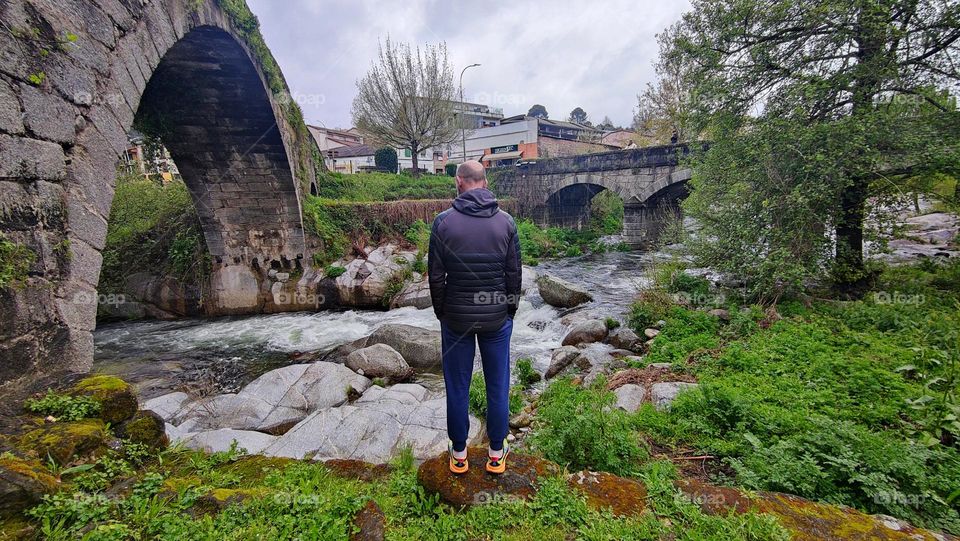 en medio de la naturaleza