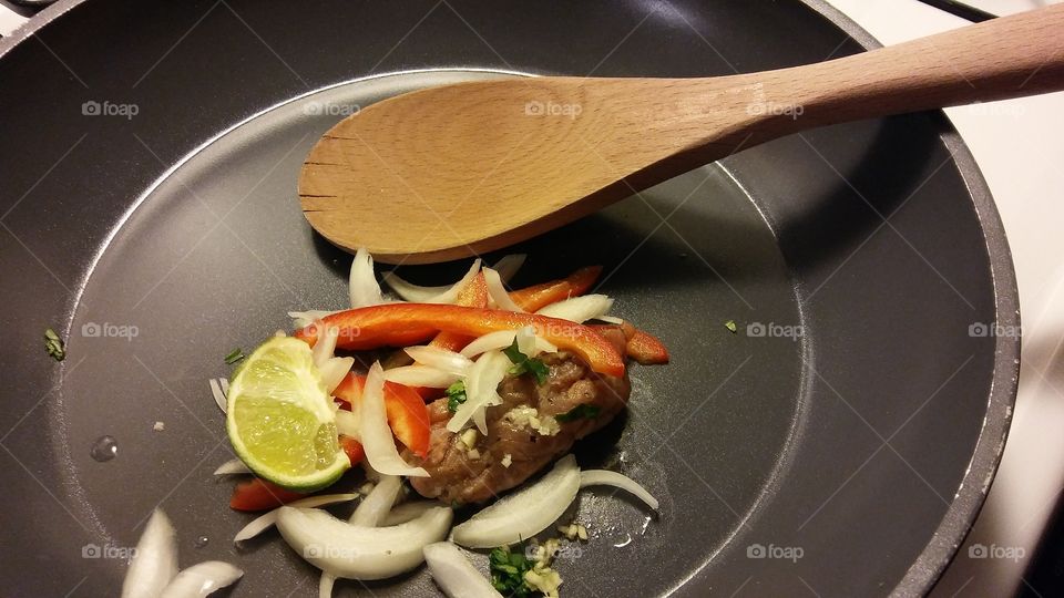 Stir fry pan