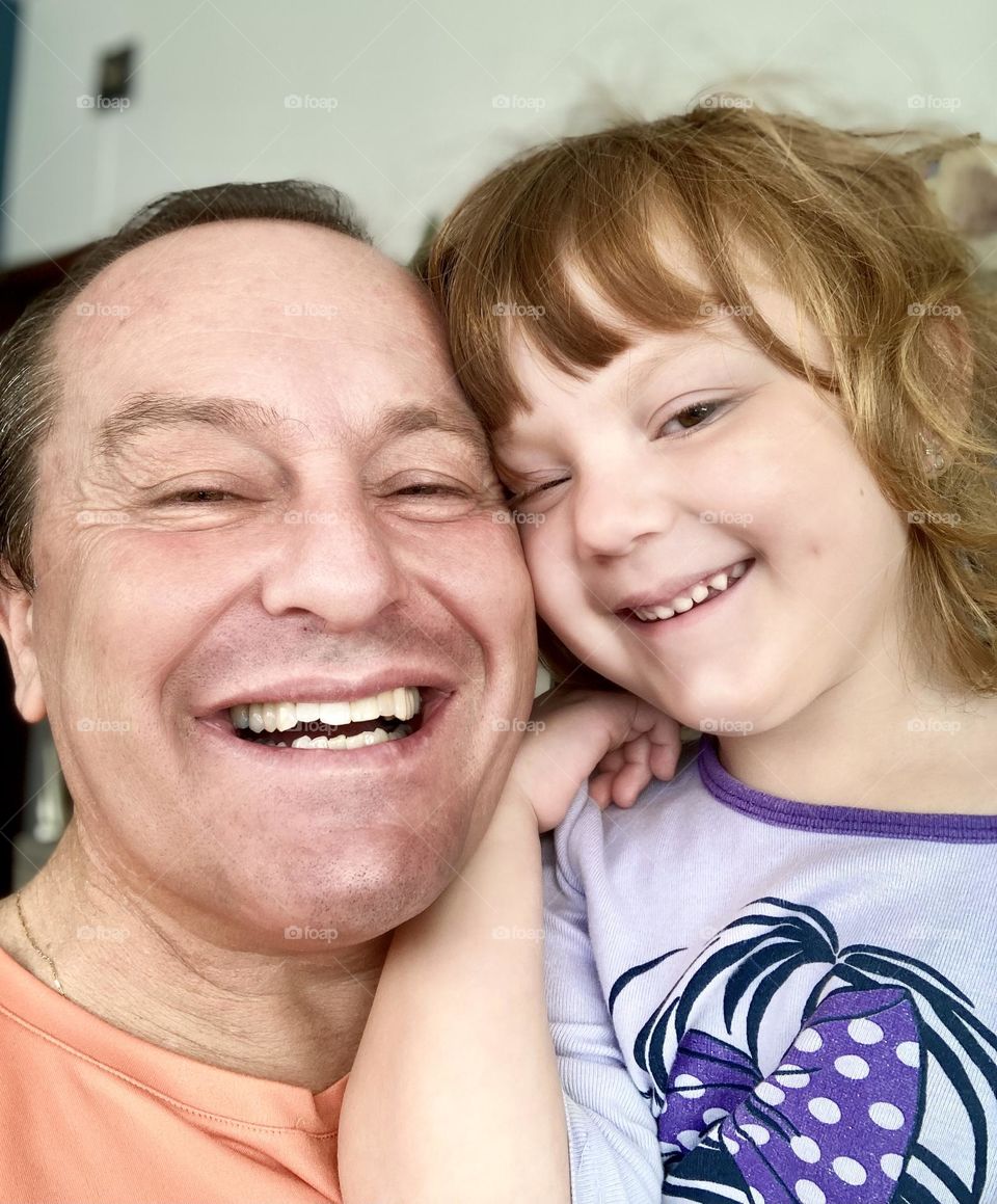 🇺🇸 My daughter Estela is my reason for living!  With your sweet smile, fatherhood is my meaning. / 🇧🇷 Minha filha Estela é a razão do meu viver! Com seu doce sorriso, a paternidade é o meu sentido.