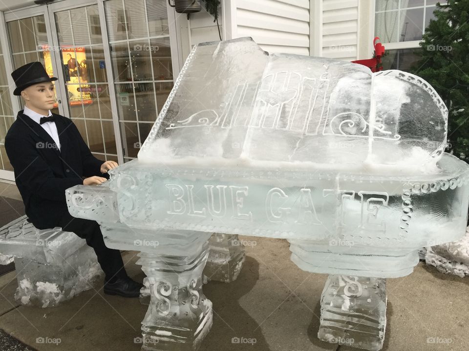 Baby grand ice sculpture 
