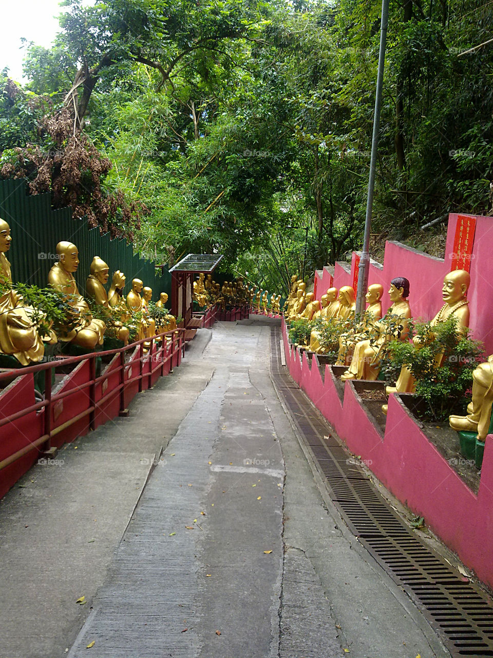 temple of 10,000 Buddhas