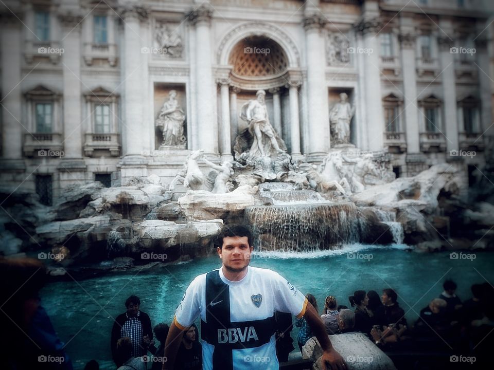 La fontana di trevi. Un espectáculo en pleno centro de Roma, la ciudad eterna. Totalmente aconsejable de visitar.. 