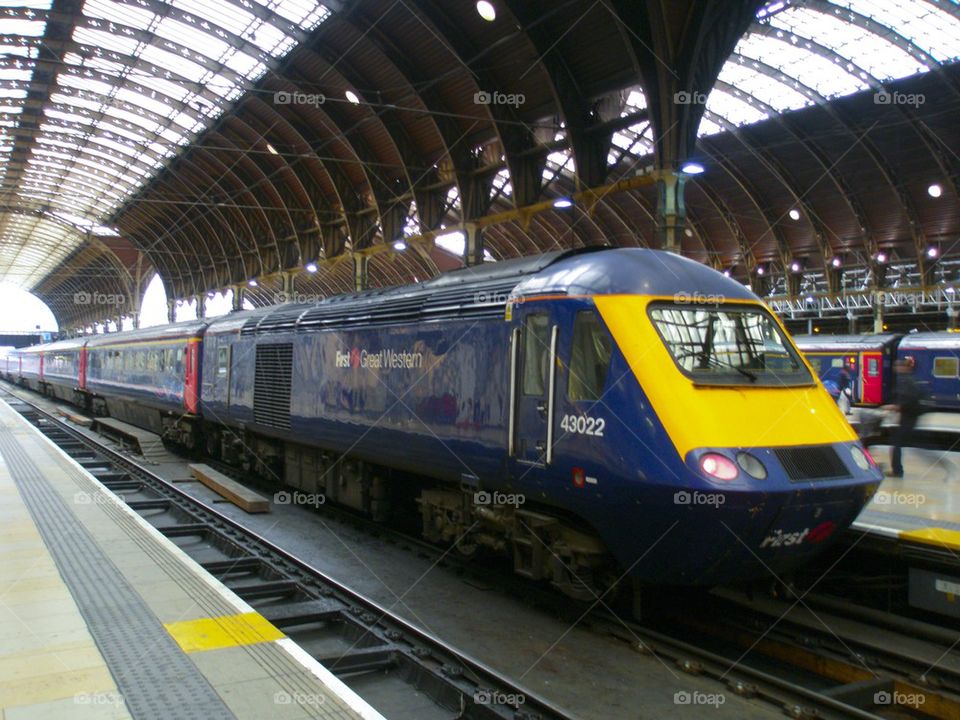 THE GREAT WESTERN BRITISH RAILWAY AT PADDINGTON STATION LONDON, ENGLAND