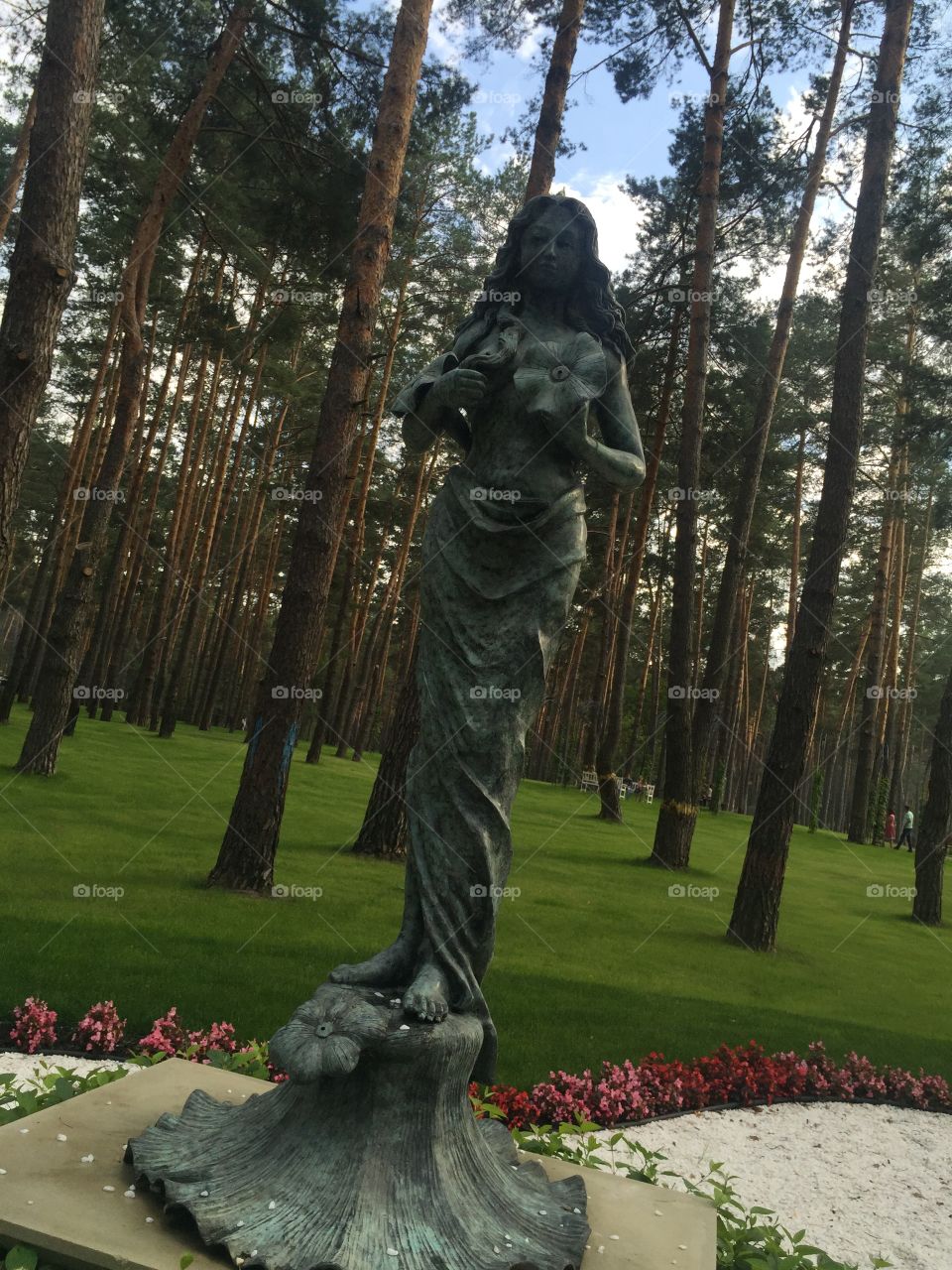 Statue of a woman in a park