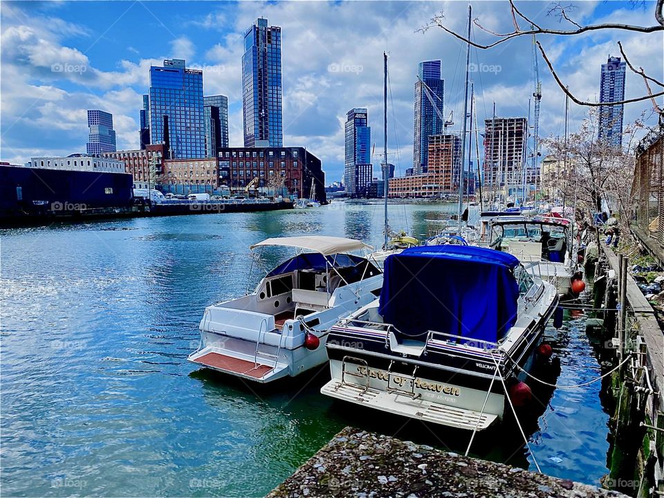 Boats at “Newtown Creek” are always a delight to see and to photograph or film. In the background there is “Greenpoint”, Bklyn and to the right LIC, Queens and parts of “Manhattan”. 2023. Hypnotic Productions