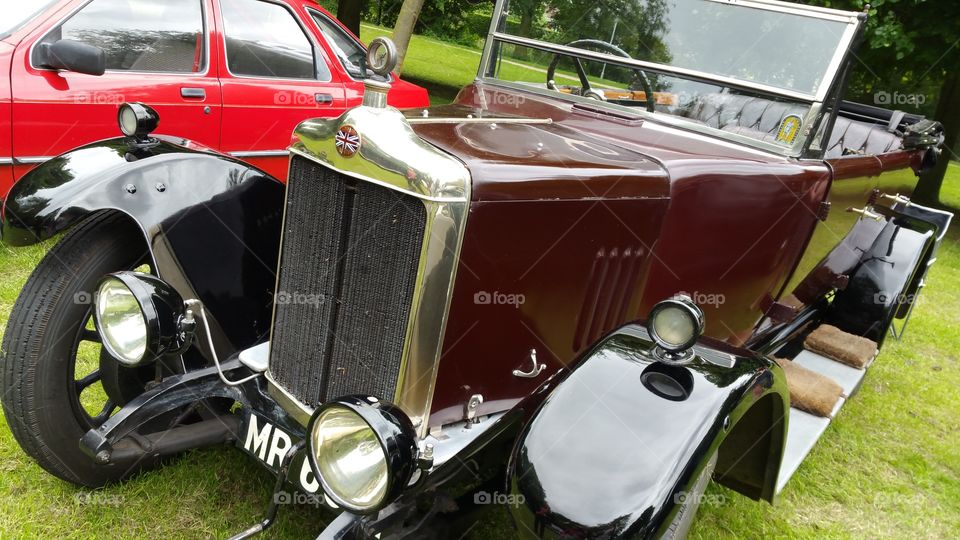 union jack emblem on a vintage car