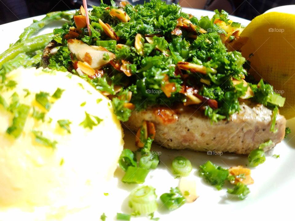 yellowfin tuna toped with shaved almonds and parsley. Served with mashed potato, asparagus, corn and lemon.
