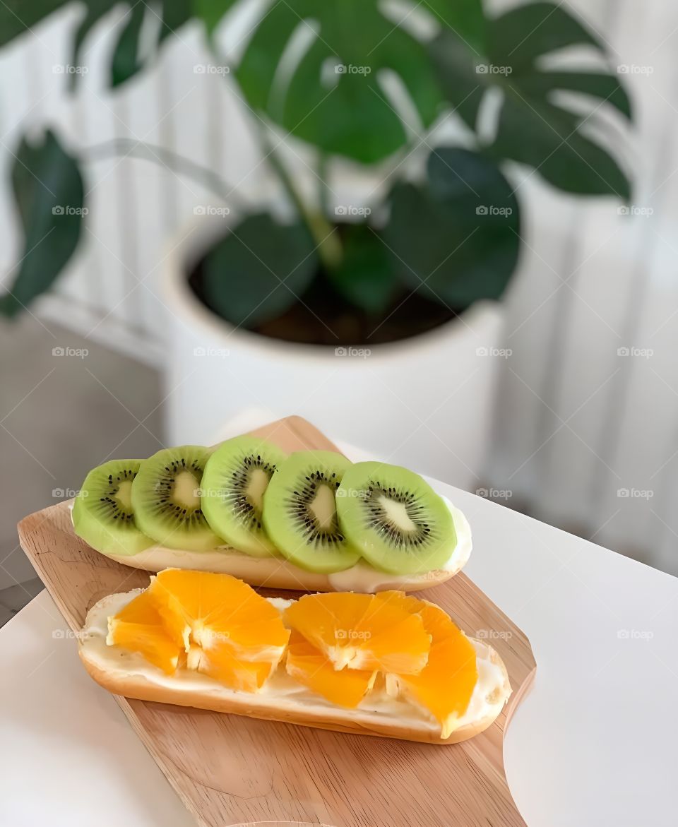 fresh kiwi and orange sandwiche