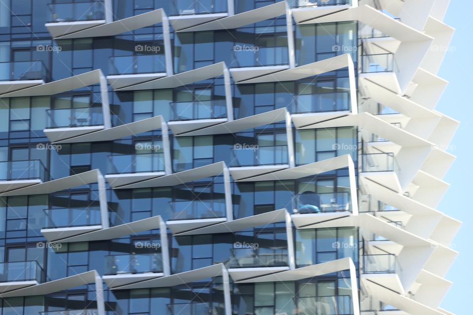 Geometrical pattern on a modern building 