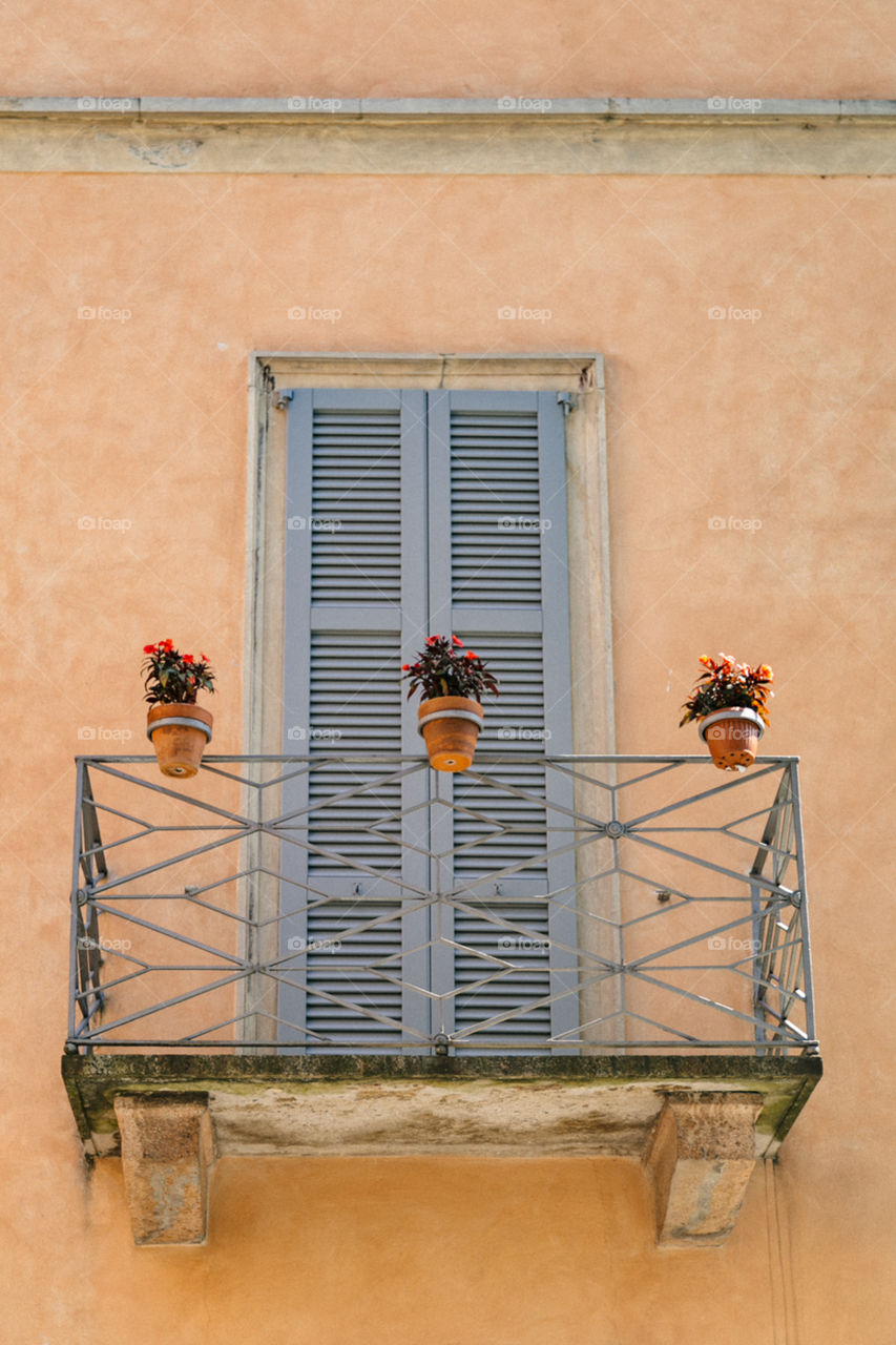 Lago Como no norte da Itália é um lugar lindo para se conhecer na Europa, com paisagens incríveis!