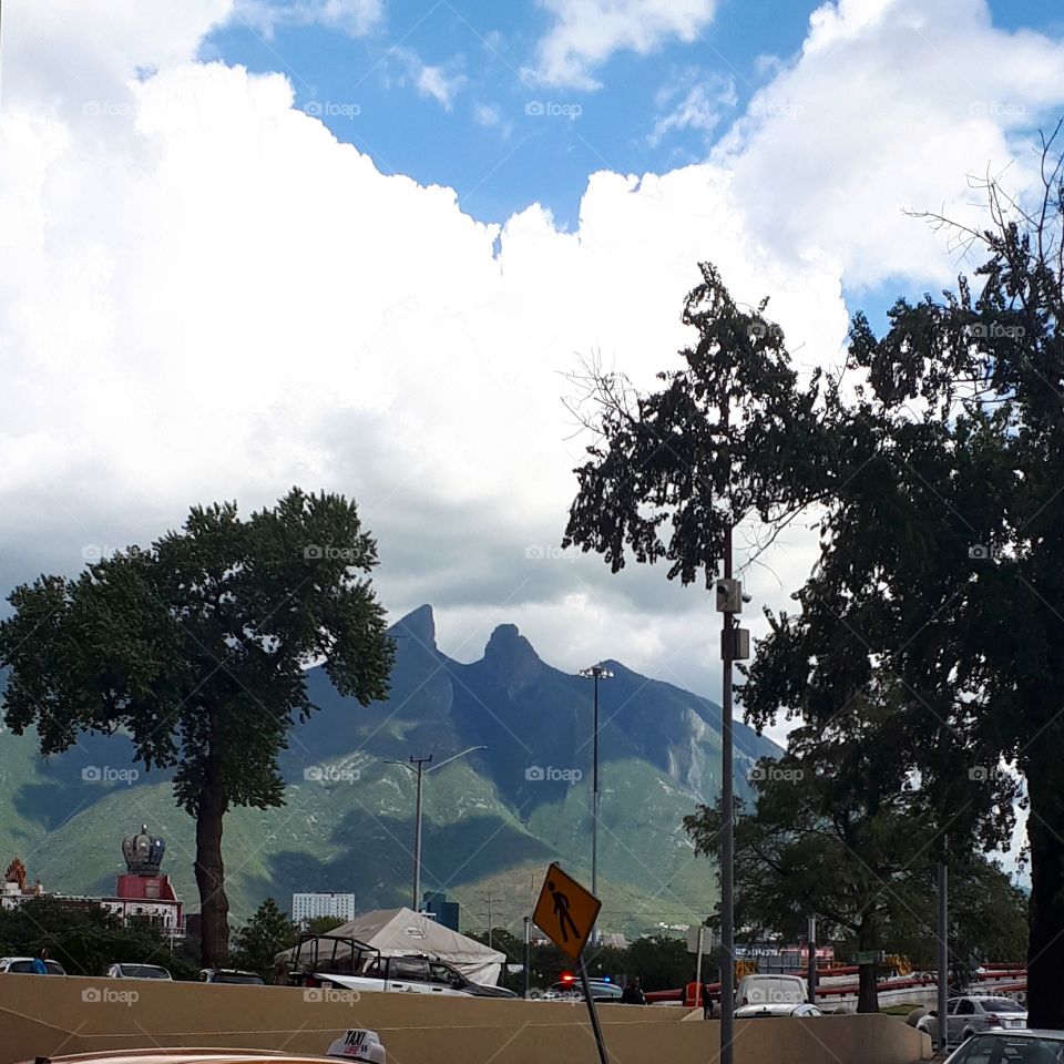 Cerro de la Silla. Montañas que representan una ciudad.