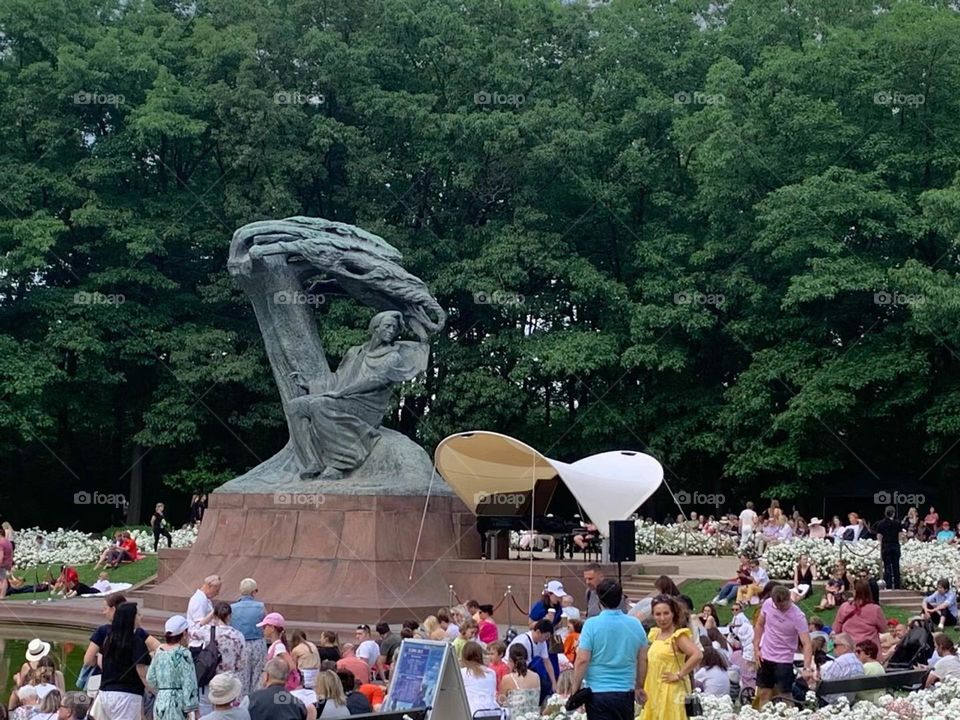 In the hometown of musical poet Chopin, people come to Wazinki Park every weekend to sit or lie in front of the bronze bust of Chopin. Listen to the music of Chopin performed by pianists from around the world.