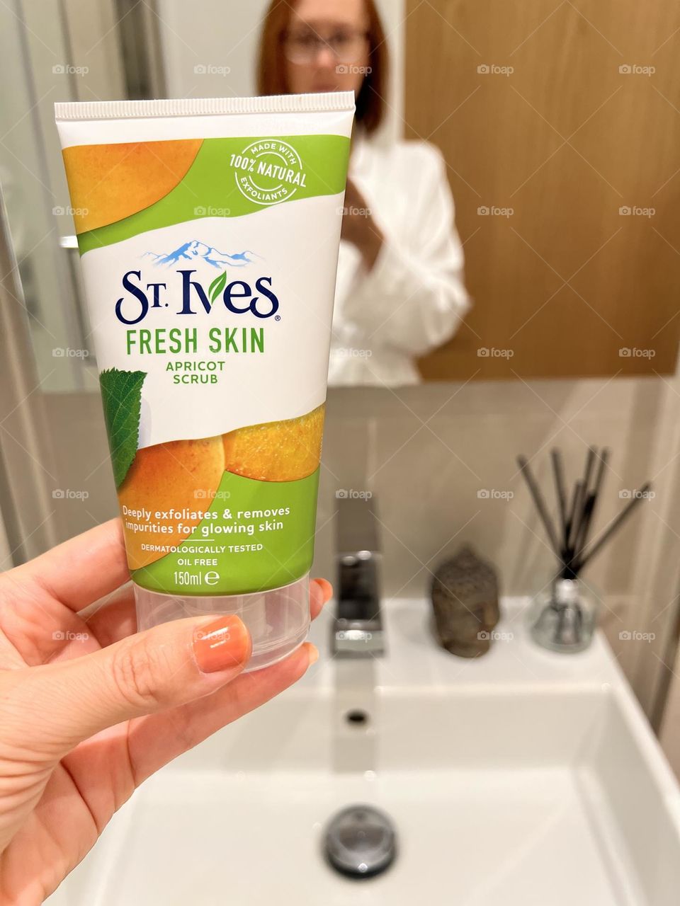 St. Ives fresh skin apricot scrub 