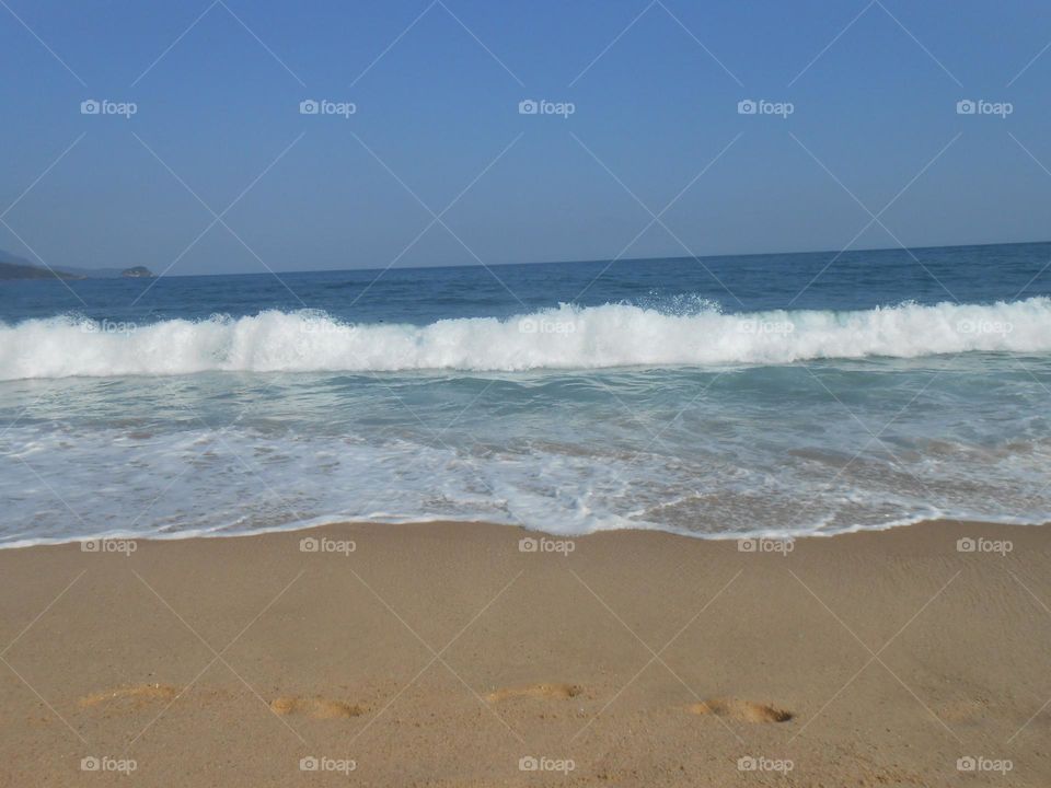 um dia na praia de angras dos reis