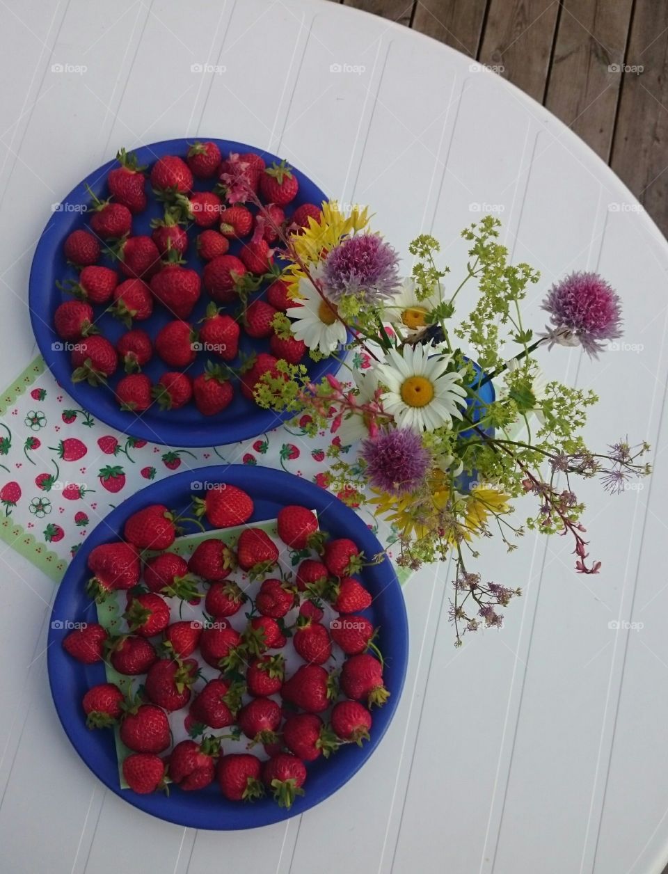 Strawberries and flowers