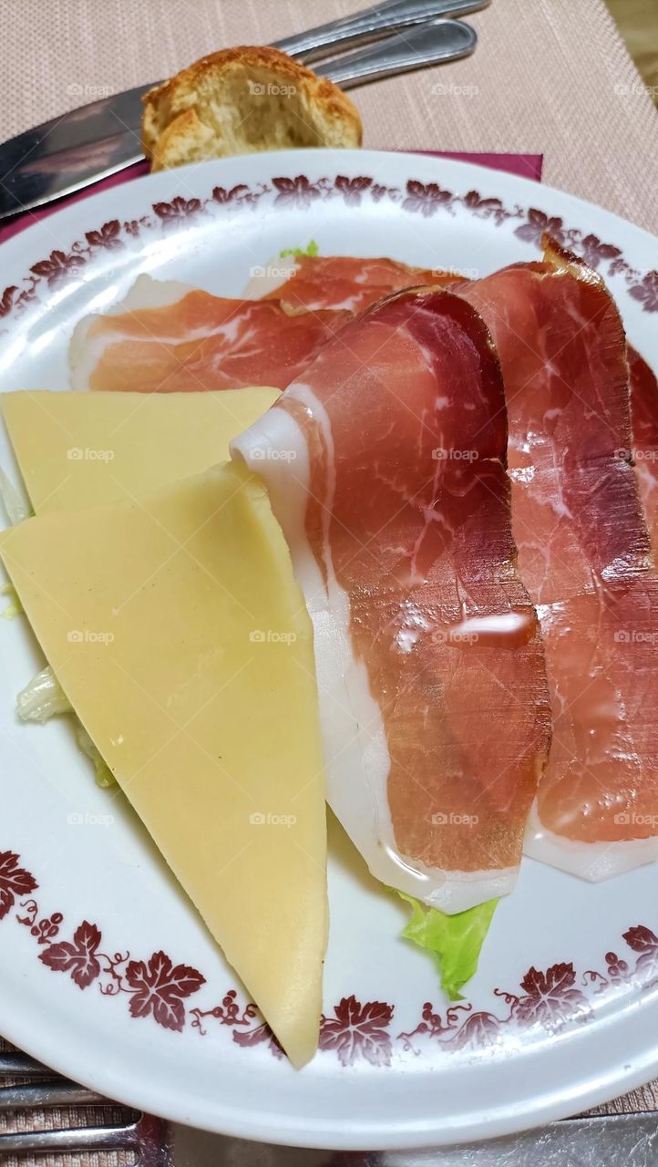 prosciutto cotto e formaggi