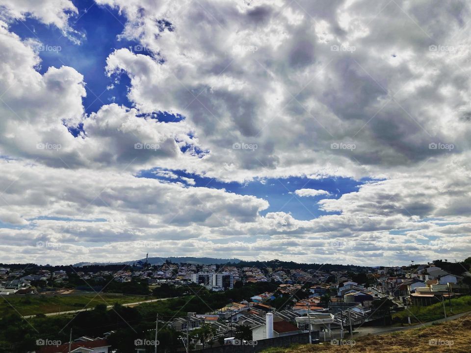 As nuvens estão se aproximando, e o tempo escurecendo. Teremos uma virada no clima?

Ainda assim, tudo muito bonito: