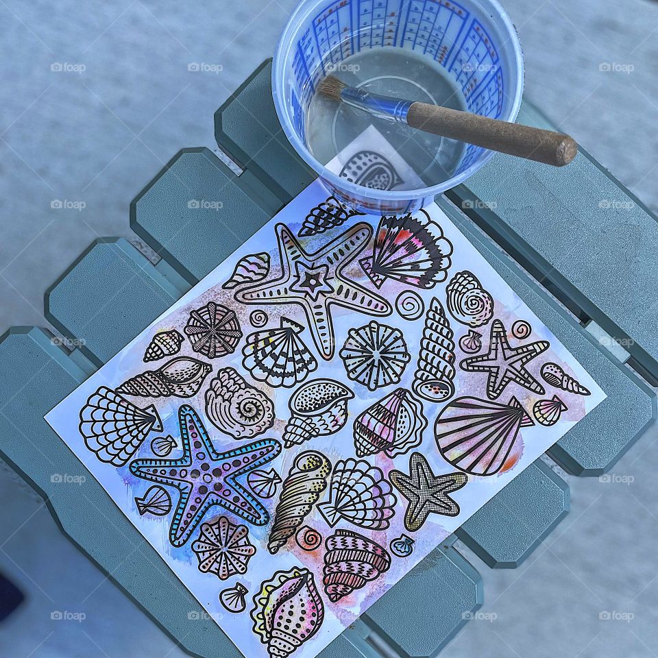 Magic seashell painting, painting with toddlers, arts and crafts outside