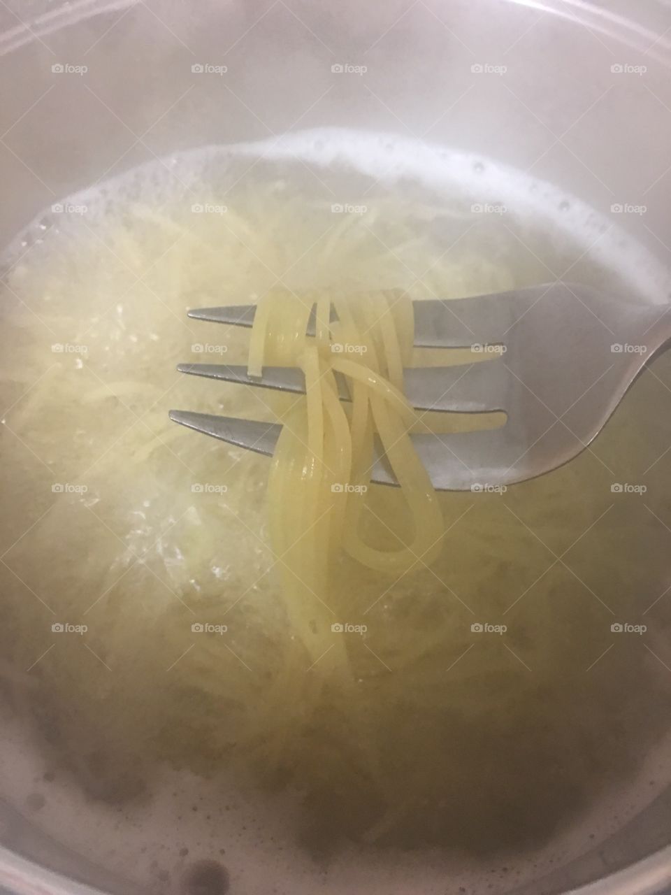 Cooking spaghetti